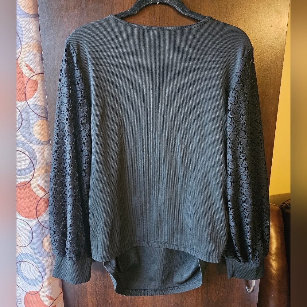 SHEIN Black Curve Top - Picture 3 of 5